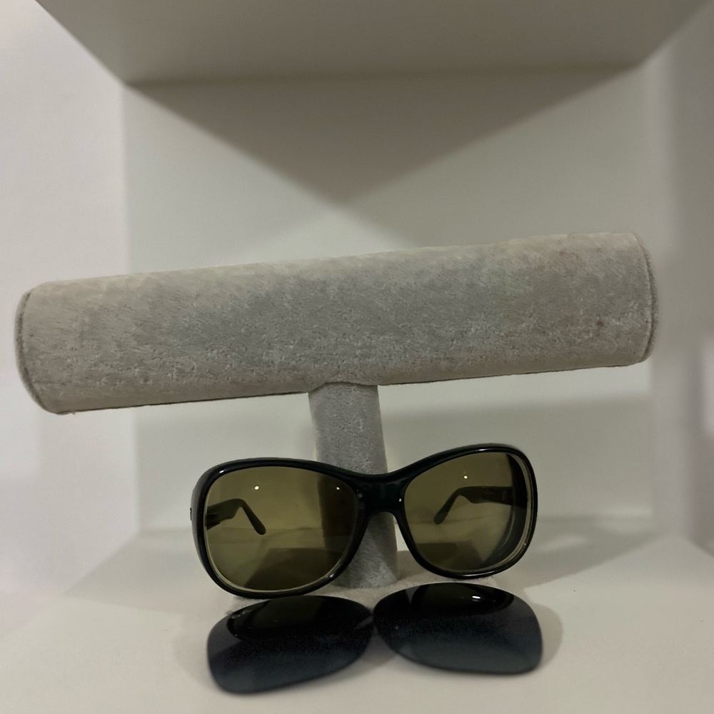 I am selling them because my eyeglasses prescription changed.